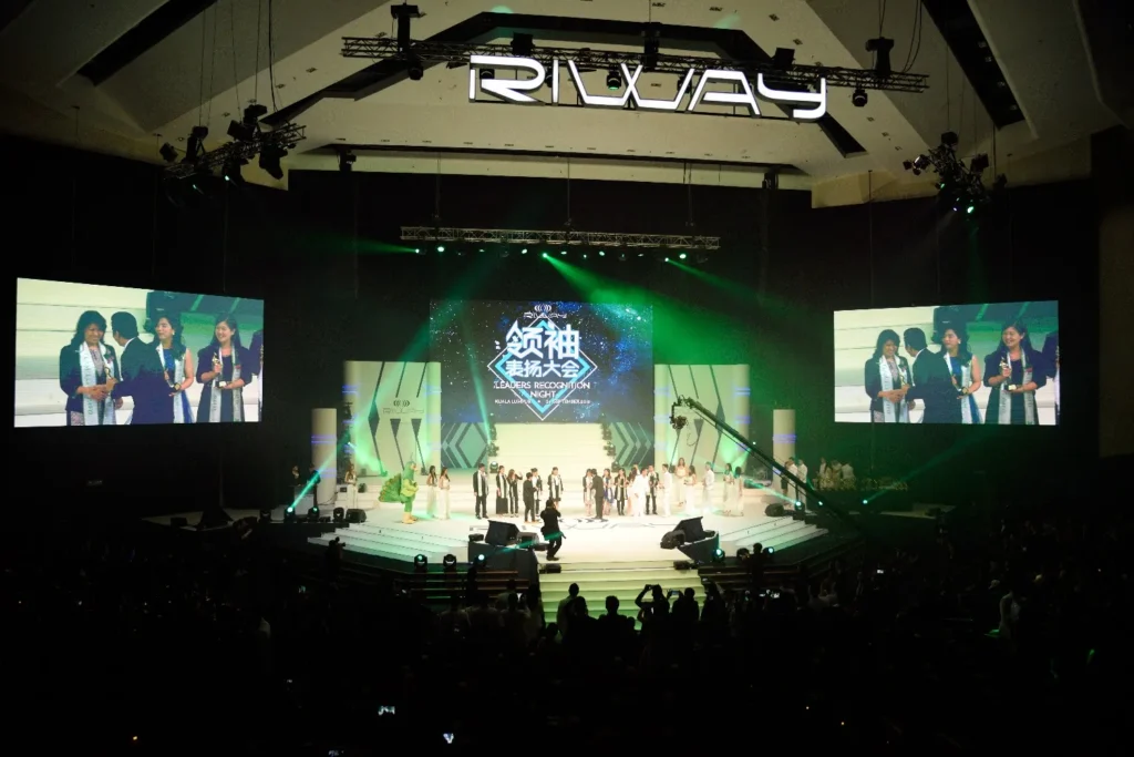Award presentation on the Riway recognition night stage in the Auditorium