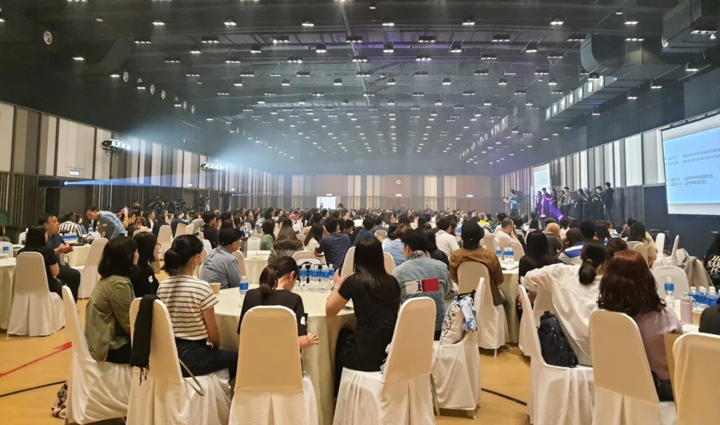 Seminar guests at round tables in the Multipurpose Banquet Hall