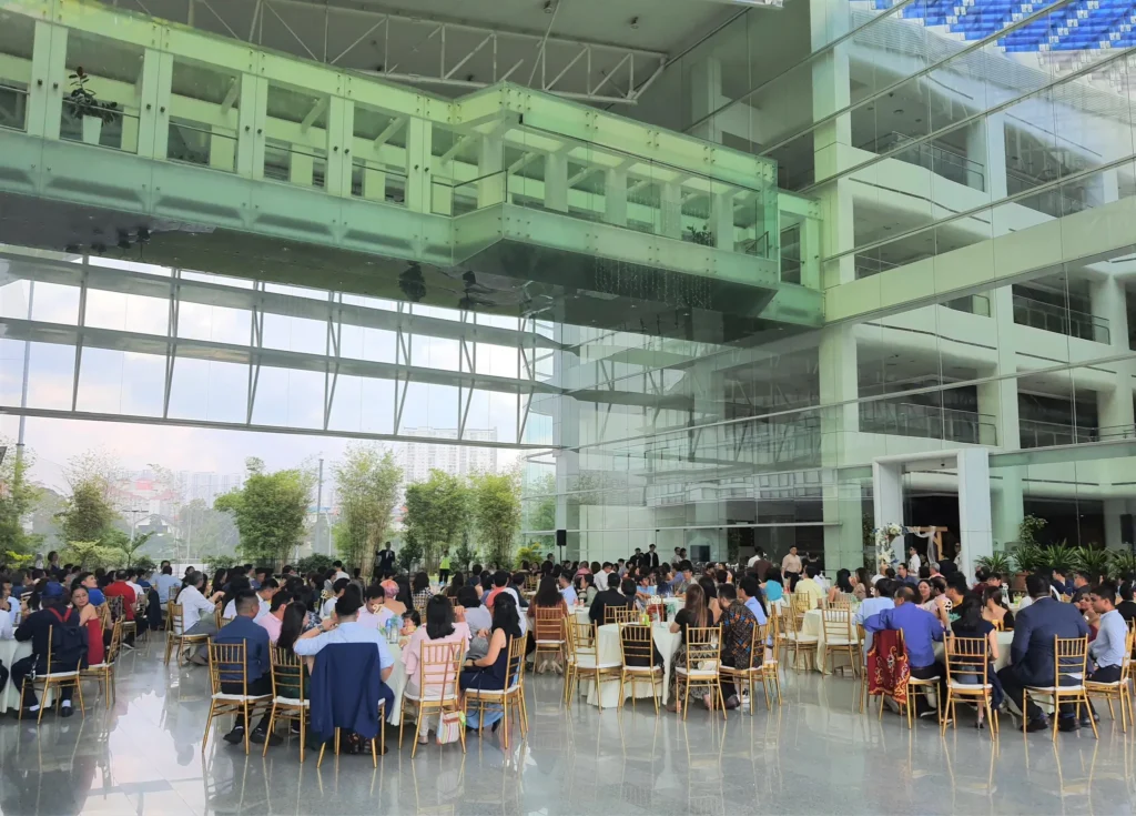Guests filling the tables at a daytime wedding reception in the Plaza